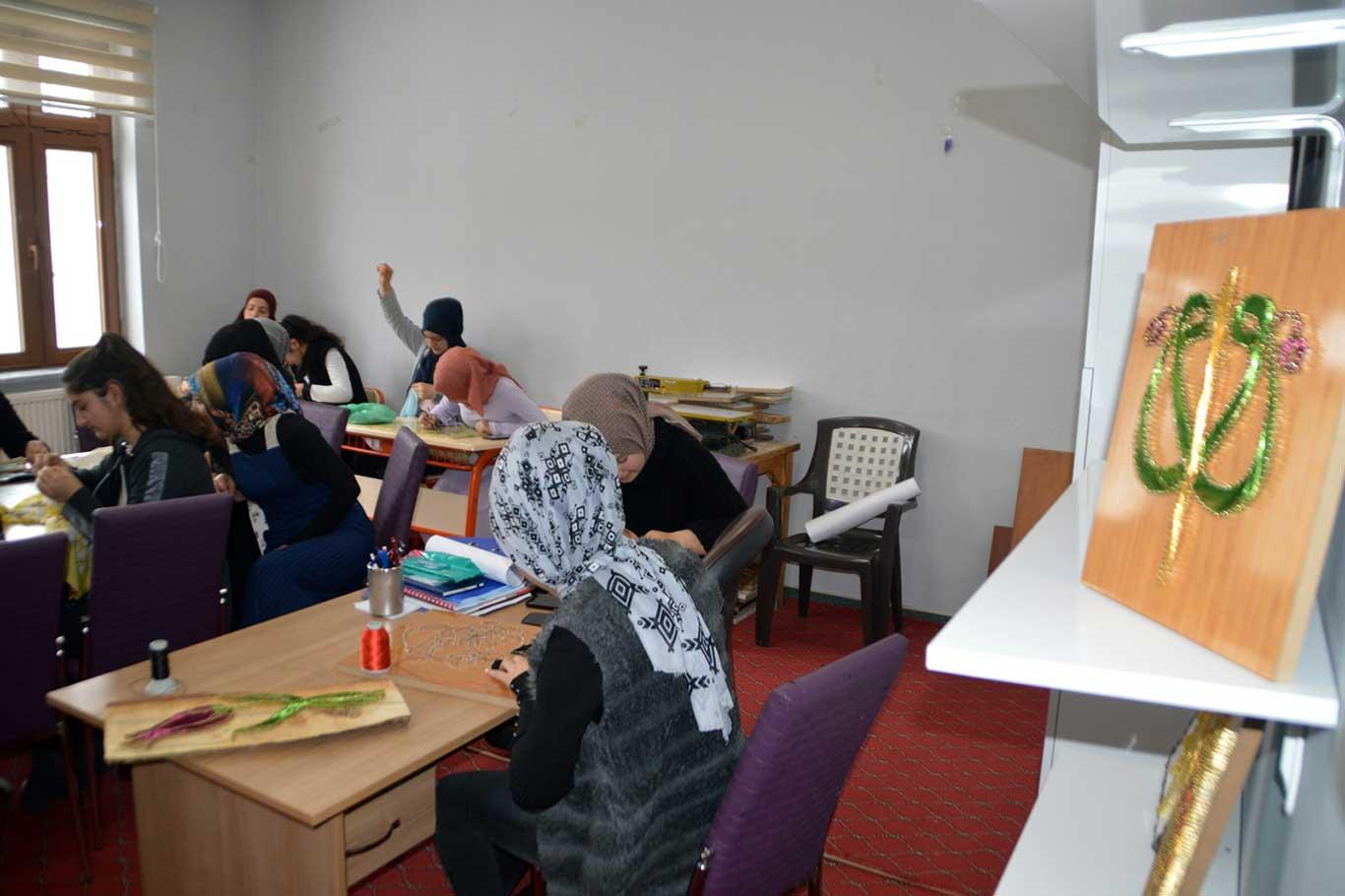 Ağrılı kadınlar ADEM'le ev ekonomilerine katkı sağlıyorlar